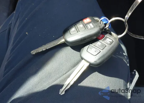 2014 Toyota Corolla S Plus z USA, uszkodzony, nr VIN 2T1BURHE6EC137720